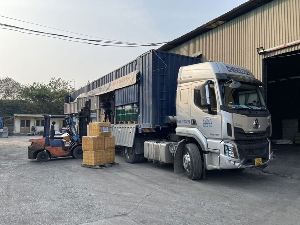 Vận chuyển hàng bằng container