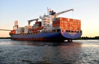 Phí xuất nhập khẩu hàng bằng container
