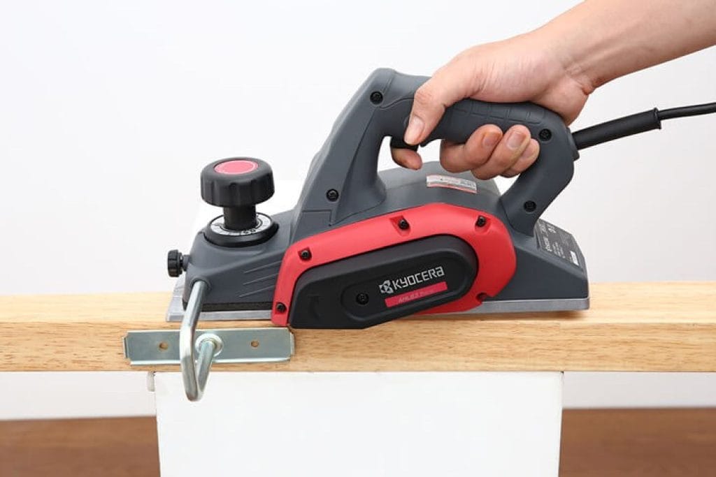 Thủ tục khai báo hải quan nhập khẩu máy bào gỗ 2026