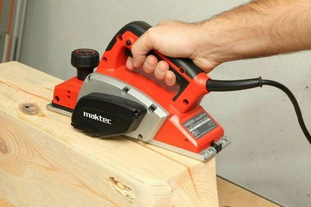 Thủ tục khai báo hải quan nhập khẩu máy bào gỗ trong năm 2026