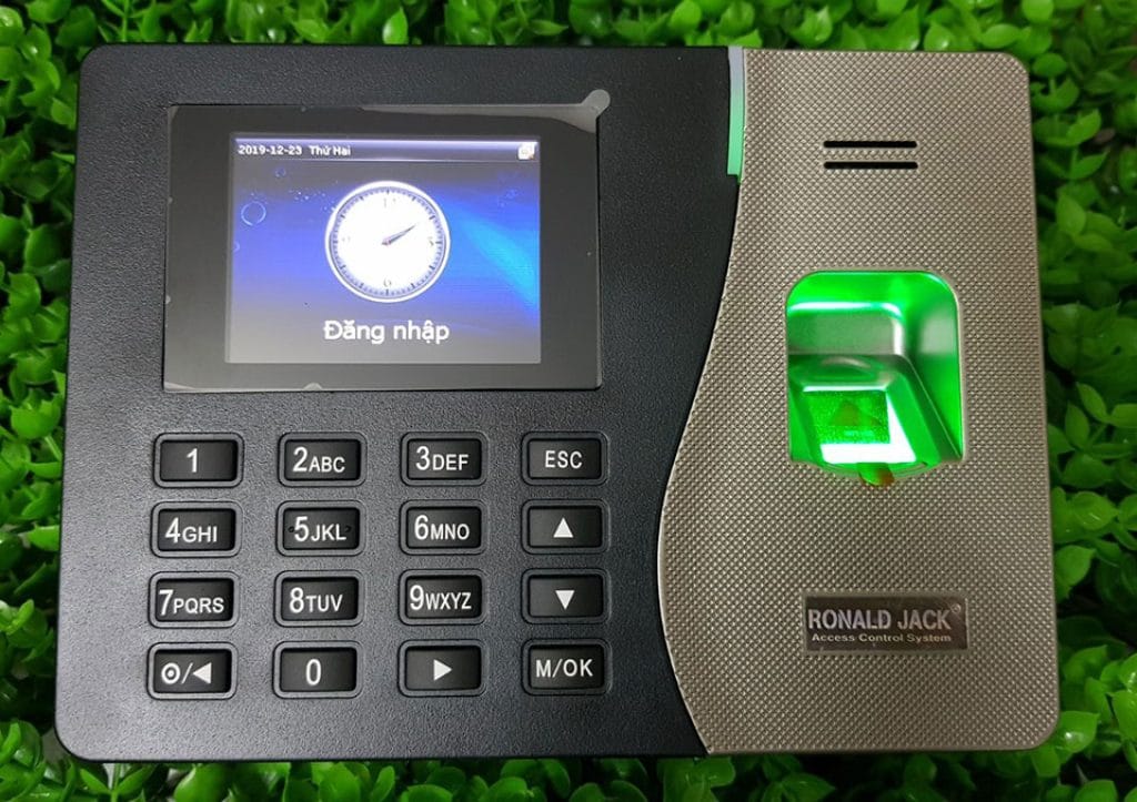 Thủ tục khai báo hải quan nhập khẩu máy chấm công trong năm 2026