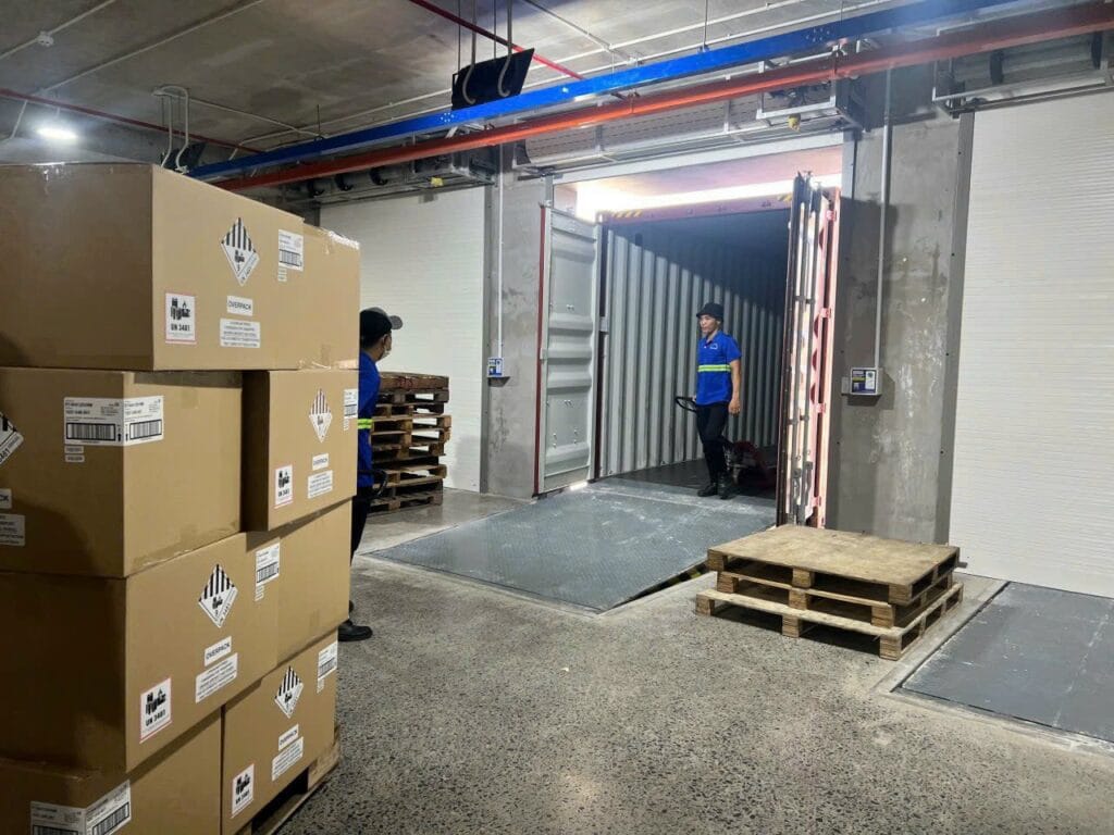 Dịch Vụ Khai Báo Hải Quan Nhập Khẩu Son Môi
