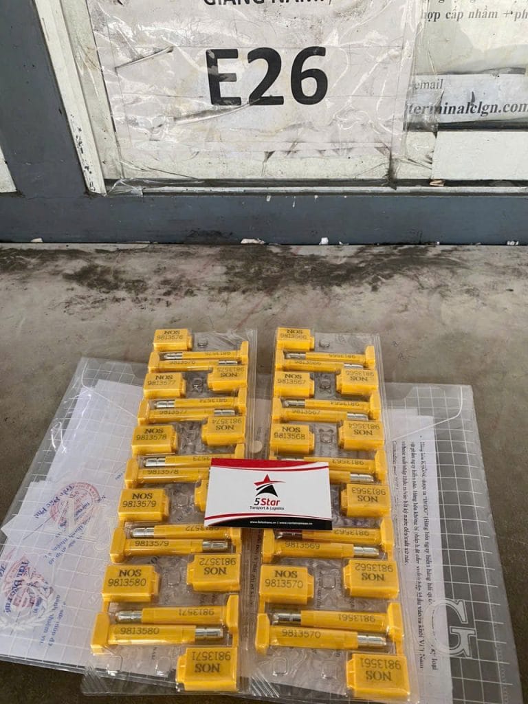 Seal đóng container của 5Startrans tại cảng cạn ICD