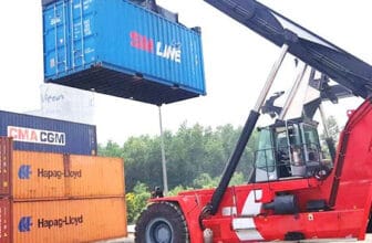 Phí nâng hạ container