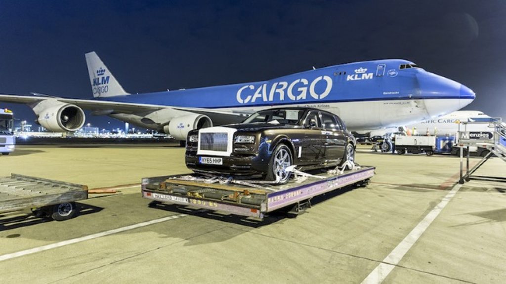 Vận chuyển ô tô bằng máy bay