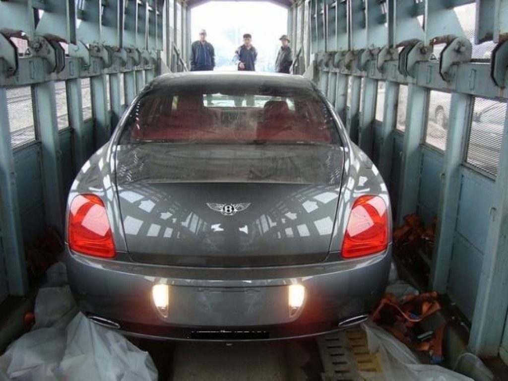 Vận chuyển ô tô bằng máy bay 2026