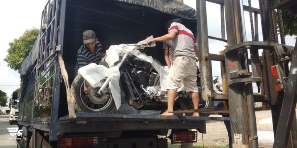 Vận chuyển xe máy bằng máy bay