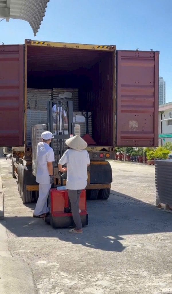 5Startrans chuyên vận chuyển container Bắc Nam cho các công ty FDI