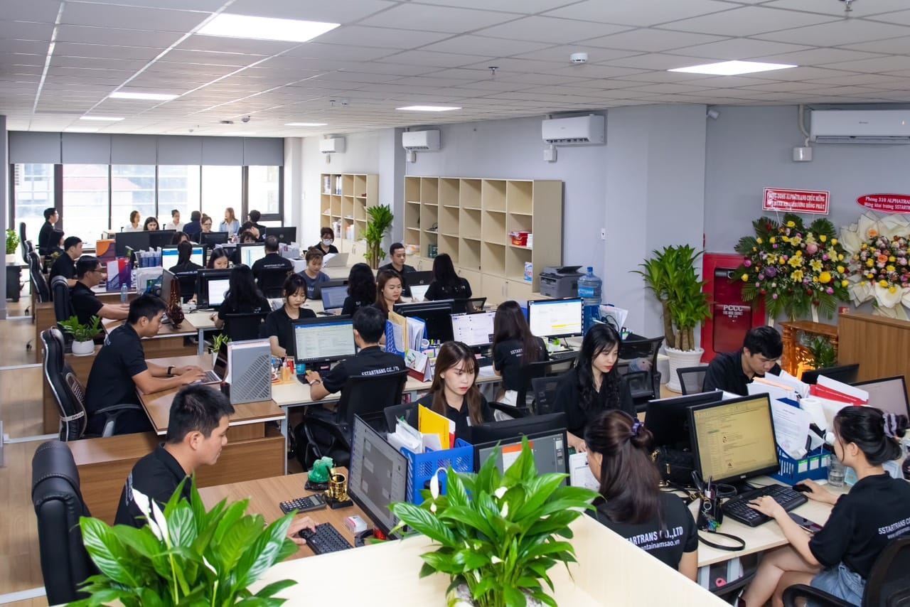 CTy Vận Tải Toàn Cầu Năm Sao - Dịch Vụ Vận Tải - Khai Hải Quan Uy Tín 1 z4150018107087_b624bd4f4a3cfe81d2accfad27d19948