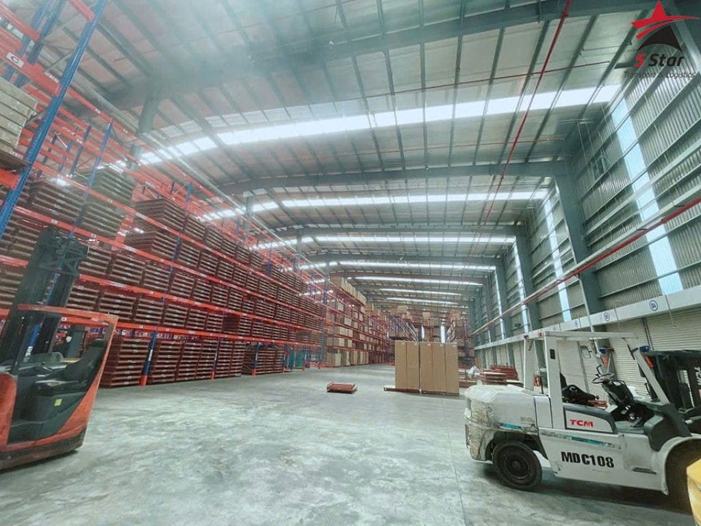 Thuê kho theo pallet hay m²? Cách chọn và các khoản chi phí cần hỏi 1 Thuê kho theo pallet